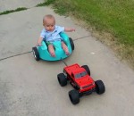 bebe voiture Promener un bébé avec une voiture RC
