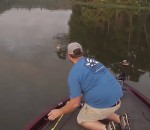 sauvetage chaton Pêche au « poisson-chat » dans une rivière