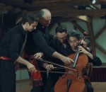 quatre Quatre musiciens jouent le Boléro sur un violoncelle
