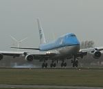 boeing atterrissage Boeing 747 vs Oiseau