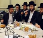 juif Une chorale chante à une Bar Mitzvah
