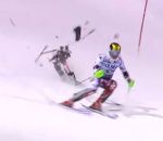 ski skieur chute Un drone manque de tomber sur un skieur