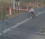 accident percuter imprudent Cycliste vs Train