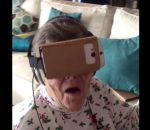 virtuel Une grand-mère teste la réalité virtuelle
