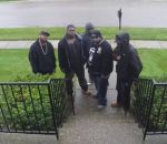 porte homme 5 gangstas sonnent aux portes dans un quartier chic (Prank)