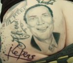 julien tatouage Le portrait de Julien Lepers sur les fesses