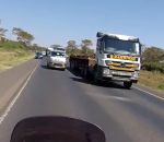 moto route Circulation dangereuse à moto au Kenya