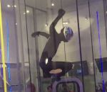 simulateur choregraphie  Leonid Volkov danse dans une soufflerie
