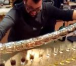 barman technique Un barman prépare des Jägerbombs