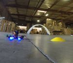 pov drone Course de drones dans un entrepôt (POV)