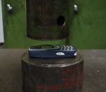 3310 ecraser Nokia 3310 vs Presse hydraulique