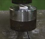 hydraulique presse Plier une feuille plus de 7 fois avec une presse hydraulique