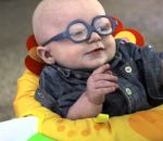 lunettes reaction Un bébé malvoyant sourit en voyant sa mère pour la première fois