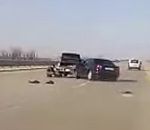 accident Changer une roue sur la voie centrale d'une autoroute