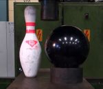destruction hydraulique Quille et boule de bowling vs Presse hydraulique