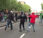 police manifestant Un commissaire de police est mis KO par un manifestant