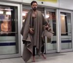 hodor porte Un homme se prend pour Hodor dans le métro rennais