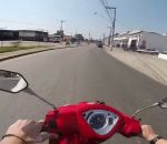accident voiture Deux secondes d'inattention en scooter