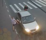 tir voiture homme Un Russe casse une voiture après s'être fait tirer dessus