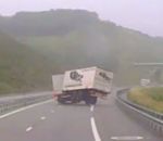 camion routier chauffeur Un camion se renverse sur l'A20