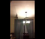 couple chute Chute d'un plafond dans une salle à manger