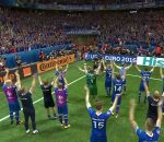 supporter tribune L'équipe d'Islande célèbre la victoire avec ses supporters