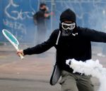 lacrymogene gaz Manifestant en mode Roland-Garros
