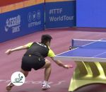 table Le pongiste Fan Zhendong réalise un coup incroyable sous la table