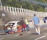 accident voiture carambolage Des automobilistes sauvent une femme de sa voiture en feu