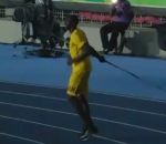 usain Usain Bolt fait un lancer au javelot (JO 2016)