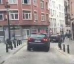 signalisation sens Un automobiliste bloqué sur une place à Bruxelles