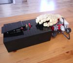 bataille boite Boîte inutile vs Main robotisée en LEGO
