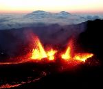 volcan eruption Un drone filme l'éruption du Piton de la Fournaise