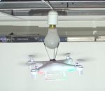 changer plafond Changer une ampoule avec un drone