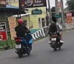 coup rage road Kung-fu à scooter