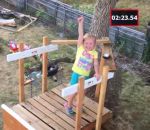 enfant papa fillette Un parcours en bois « Ninja Warrior » pour sa fille de 5 ans