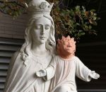 statuette eglise Rénovation ratée d'une statuette de Jésus