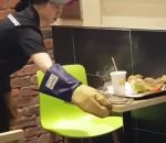 femme telephone restaurant Un Samsung Galaxy Note 7 prend feu dans un fastfood