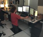 position Quand tu veux travailler debout mais que ton bureau n'est pas un standing desk