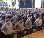 haka ecole Des élèves font un Haka d'adieu