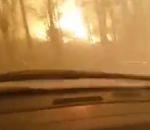 pick-up incendie Évacuation d'un incendie de forêt en pick-up