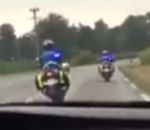 accouchement escorte  Un couple escorté par les motards de la gendarmerie