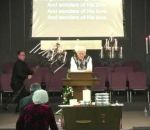 eglise pasteur pretre Régis à la messe