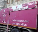 camion Les suceuses de l'Ouest s'autocensurent pour travailler au château de Versailles