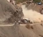 spectateur rallye Carlos Sainz part en tonneaux durant le Dakar 2017