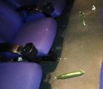 cinema film Deux concombres retrouvés sur le sol d'un cinéma après une séance de « Cinquante nuances plus sombres »