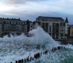 bretagne vague Vagues-submersion à Saint-Malo