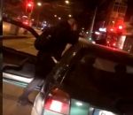voiture scooter portiere Road Rage à Amsterdam entre un automobiliste français et un scootériste
