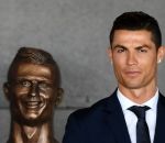 ronaldo football Un buste de Cristiano Ronaldo plus vrai que nature