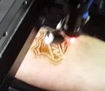 tatouage laser Gravure laser sur un bras
